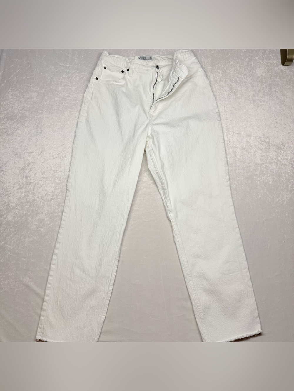 White Abercrombie & Fitch "The '90s Straight" Curve Love Jeans